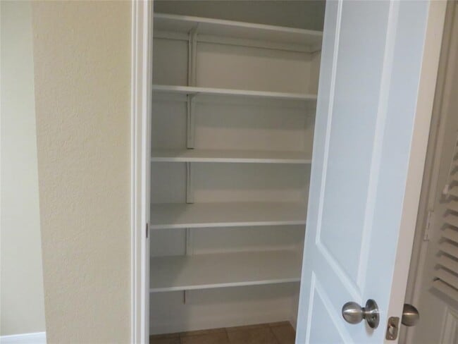 Building Photo - 505 Pinnacle Dr