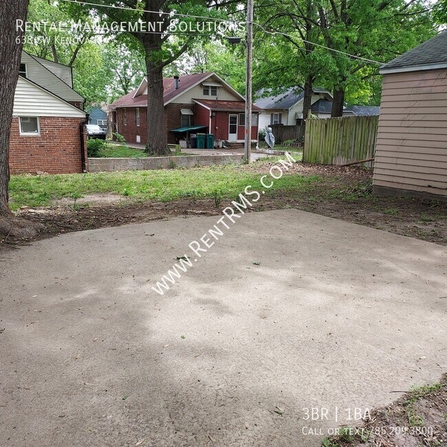 Building Photo - 638 SW Kenova Rd