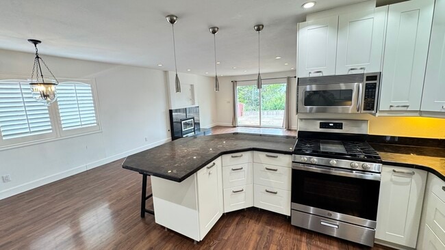 Building Photo - 1134 Manzanita Dr