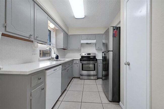Building Photo - 4426 Jamaica Ln