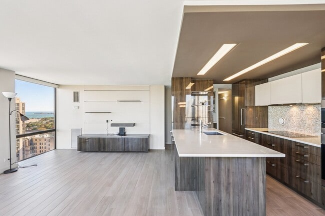 Building Photo - 345 W Fullerton Pkwy