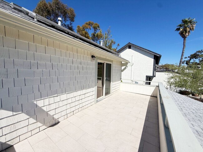 Building Photo - Stunningly Upgraded 3 Bed/2.5 Bath Home