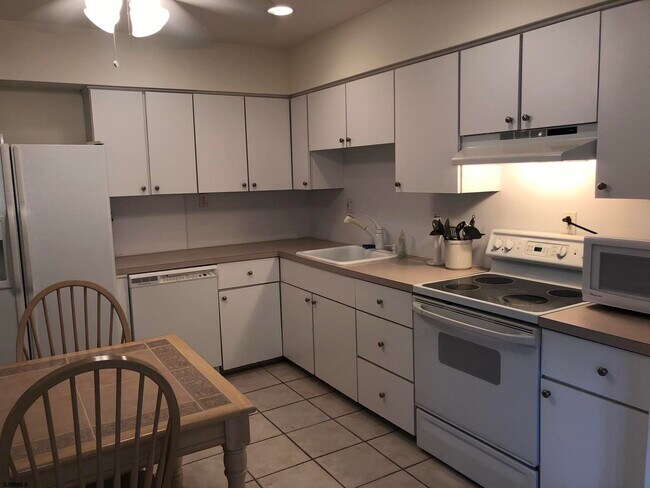 Building Photo - 21 S Monroe Ave