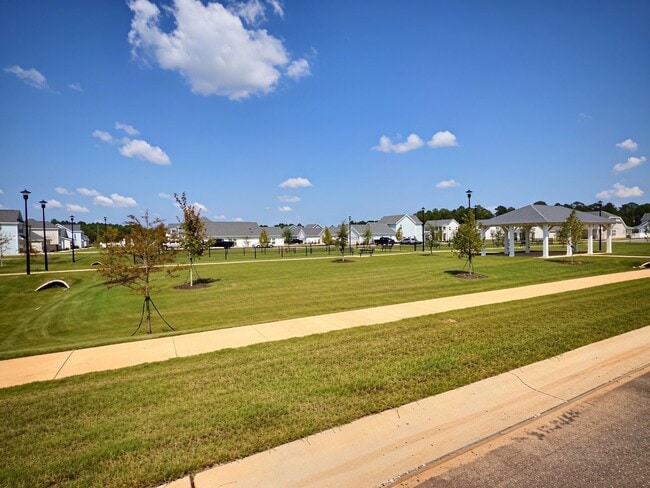 Building Photo - 123 Everly Cir