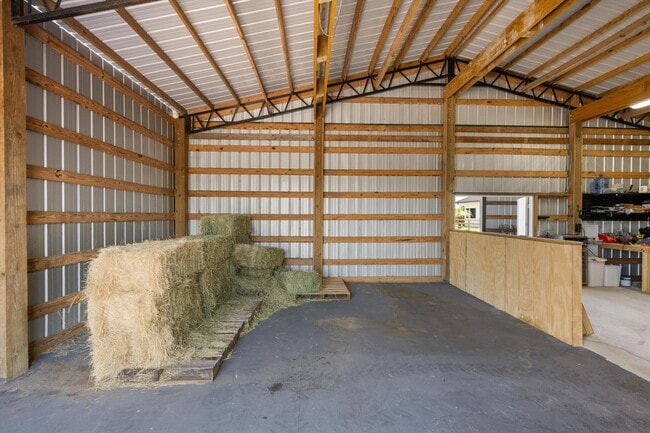 Building Photo - 16175 Deer Path Ln