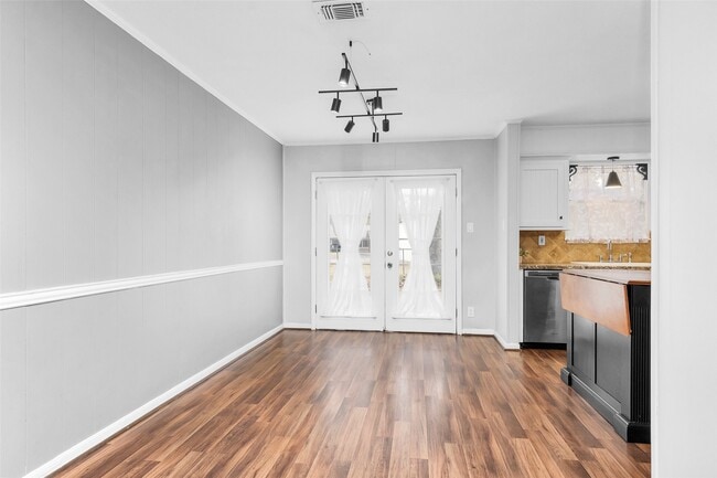 Building Photo - 20984 White Oak Ln