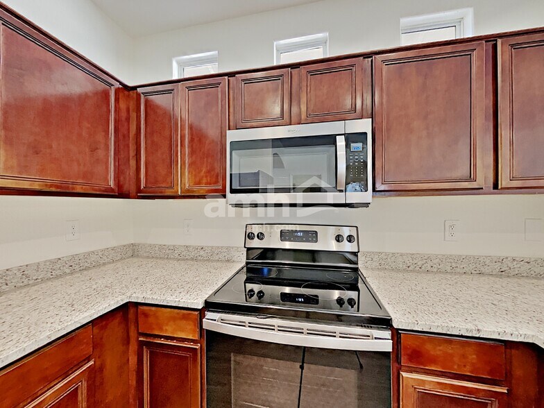 Building Photo - 42929 N Hudson Ct