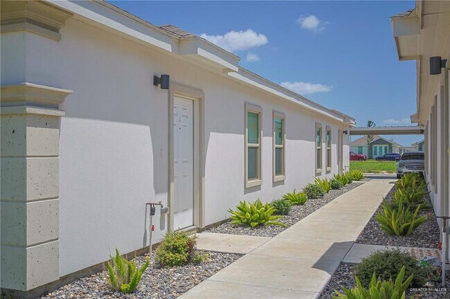 Building Photo - 14 Sandpiper Ave