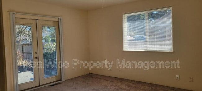 Building Photo - 1267 SW Ironwood Dr