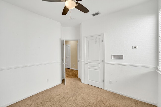Building Photo - 3635 Poppy Hill Way