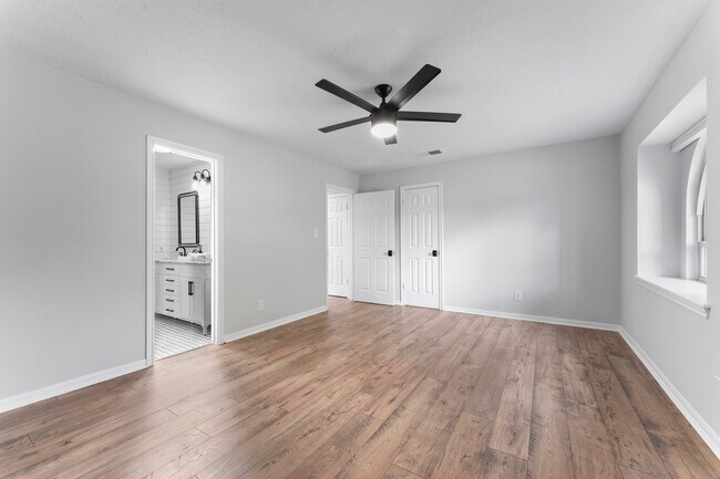 Building Photo - 8911 Tranquil Park Dr