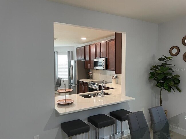 Building Photo - 690 Hadley Pl E