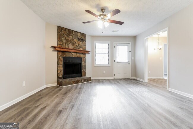 Building Photo - 620 Wayside Dr