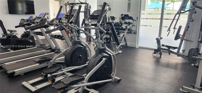 Building Photo - 2708 SE 15th Ct