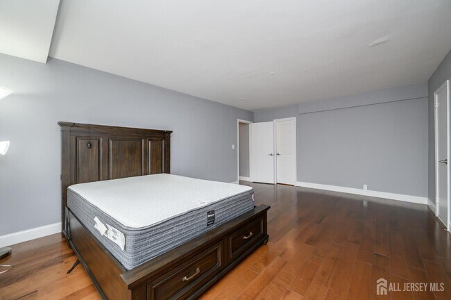 Building Photo - 301 Beech St