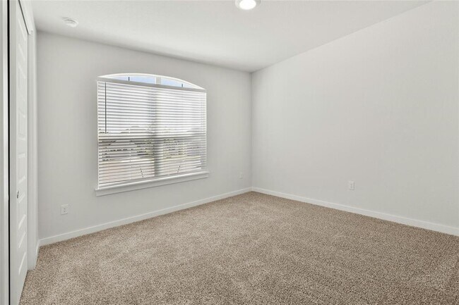 Building Photo - 113 Shadow Oak Cv