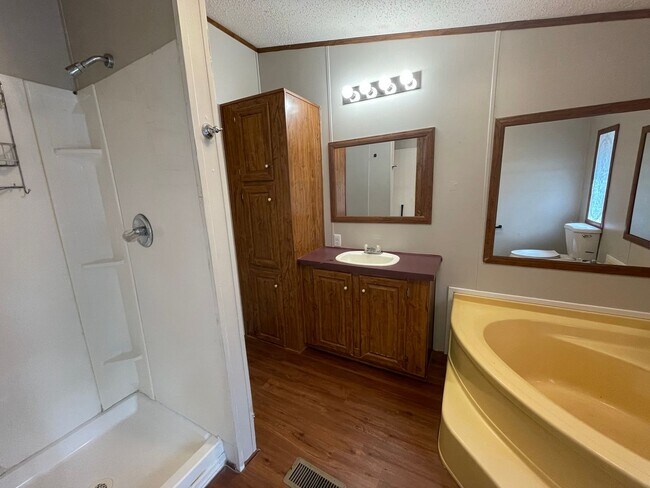 Building Photo - Looking for Acreage? This updated 3 bed, 2 bath home with an inside laundry room sits on 1.5 Acre...