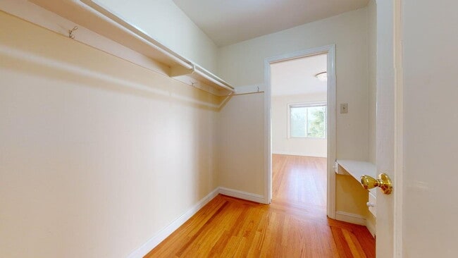 Building Photo - Flexible 4BD/3BA Home w/ Bonus Private Suite – Steps to Taraval Shops