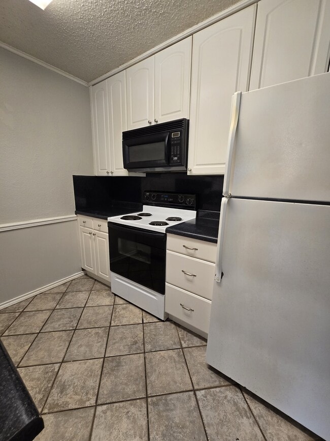 Building Photo - 4624 Leisure Ln