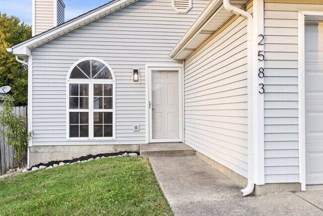 Building Photo - 2583 Woodhill Dr