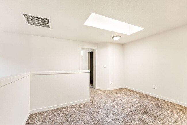Building Photo - **AVAILABLE 18-May-2024** Woodridge Park C...
