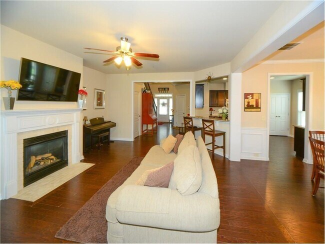 Building Photo - 5940 Weddington Dr