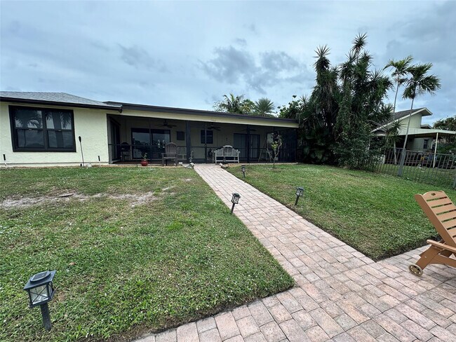 Building Photo - 6657 Paul Mar Dr