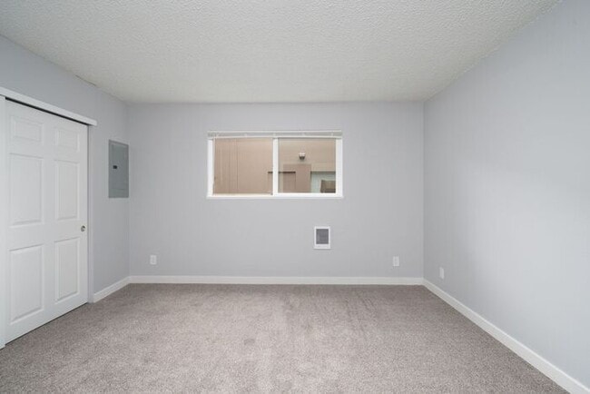 Building Photo - Completely Remodeled | Lower 2-bedroom 1 B...
