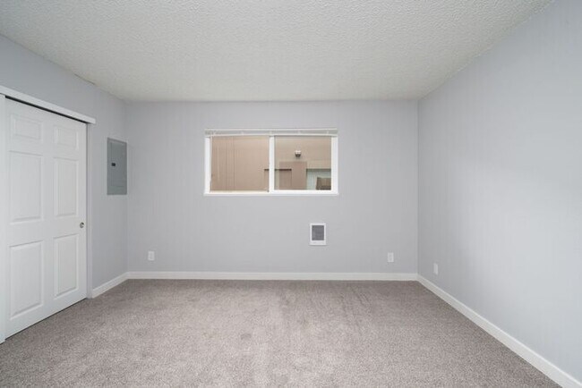 Building Photo - GOBBLE UP THIS DEAL! Sign a Lease, Move In...