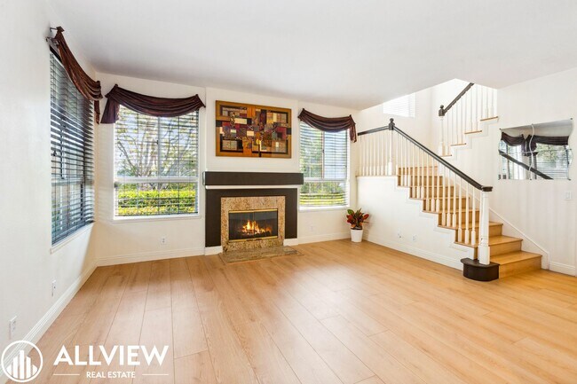 Building Photo - Gorgeous 2 Bed, 2.5 Bath End-Unit Home Available NOW in Aliso Viejo!