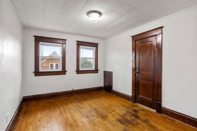 Building Photo - 420 Appleton St