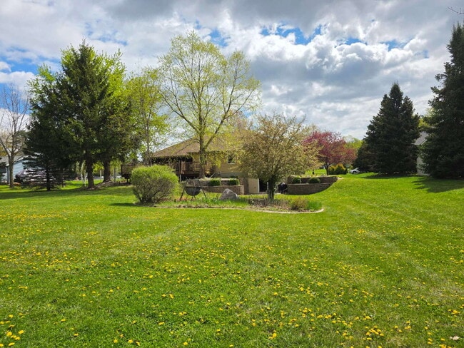 Building Photo - Multi generational Home New London