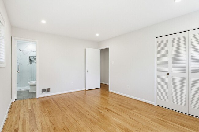 Building Photo - 9717 Hedin Dr