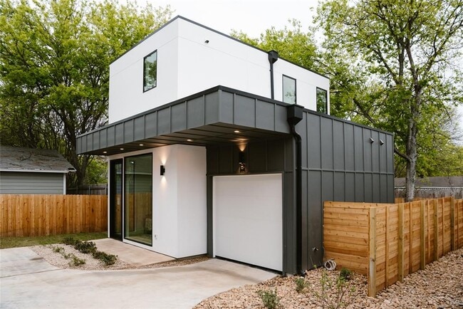 Building Photo - 1604 Nash Ave