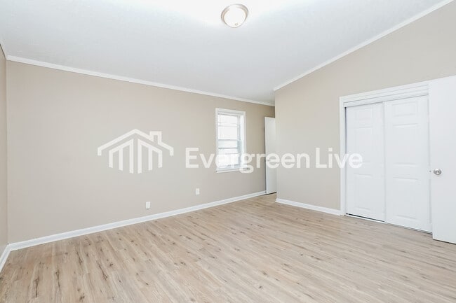 Building Photo - 544 Bellevue St