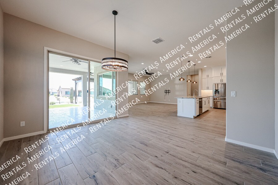Building Photo - 42085 W Morning Glory Way