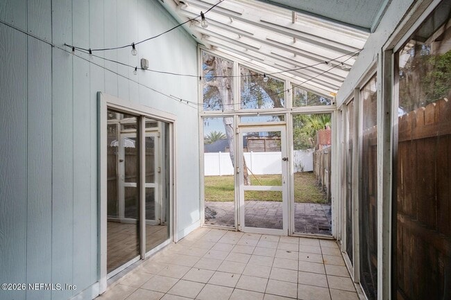 Building Photo - 1329 Cove Landing Dr