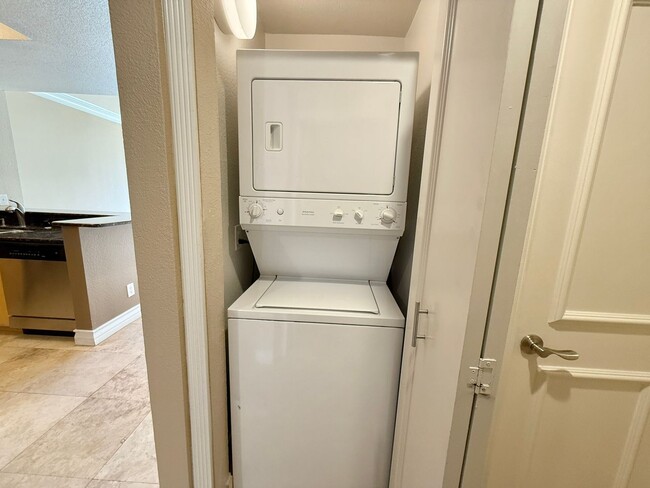 Building Photo - Meridian 2 BDR /2 BATH Luxury Condo - RESO...