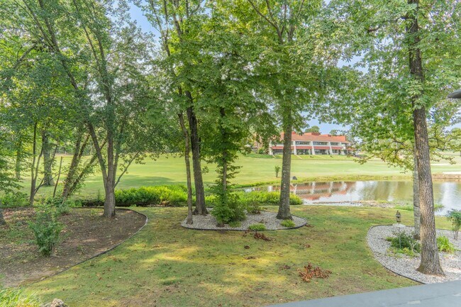 Building Photo - 10 Lindura Ln
