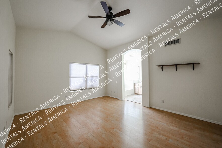 Building Photo - 5839 W Beryl Ave