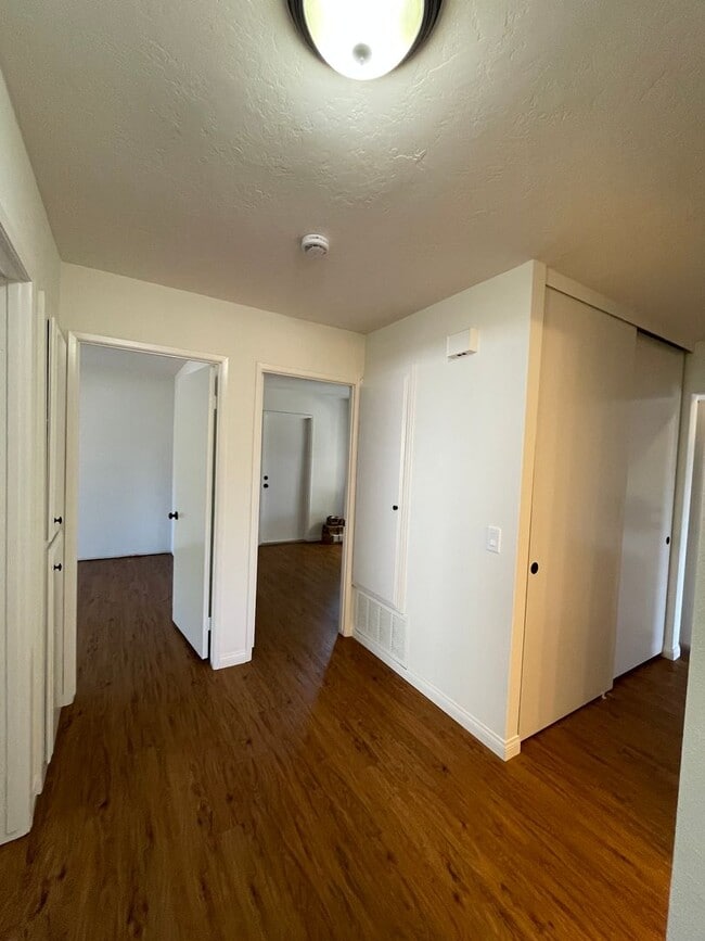 Building Photo - Terrific 3Br +/2Ba Single story house with...