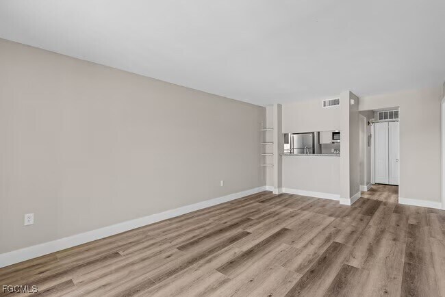 Building Photo - 1915 Maravilla Ave