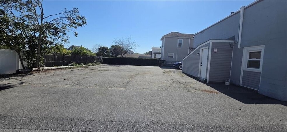 Building Photo - 62 Main Rd