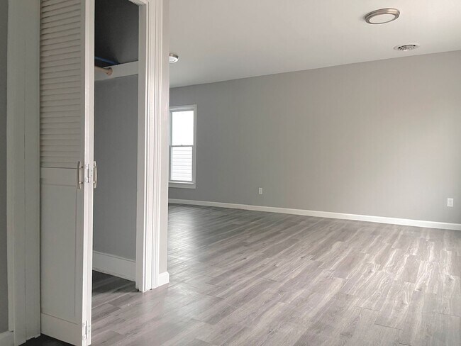 Building Photo - 1025 West Ave