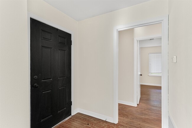 Building Photo - 1101 W Semands St