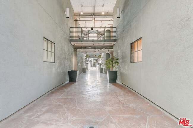 Building Photo - 420 San Pedro St