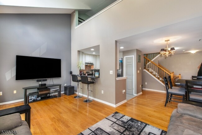 Building Photo - 129 Rock Creek Dr