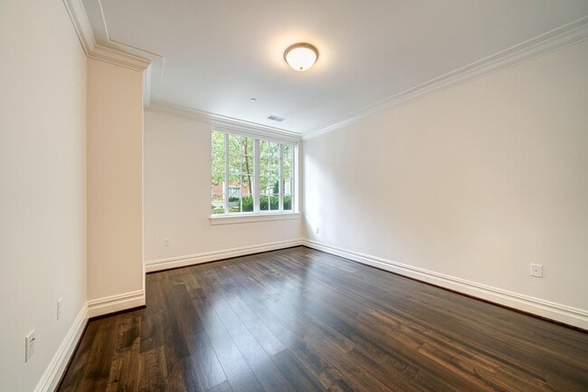 Building Photo - 6900 Fleetwood Rd