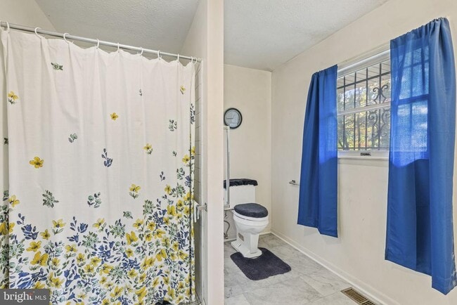 Building Photo - 638 Westwood Dr