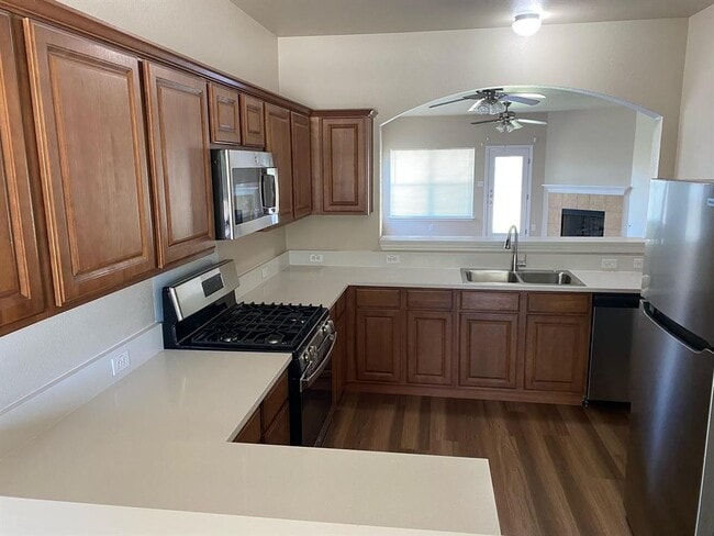 Building Photo - 141 Poplarwood Dr